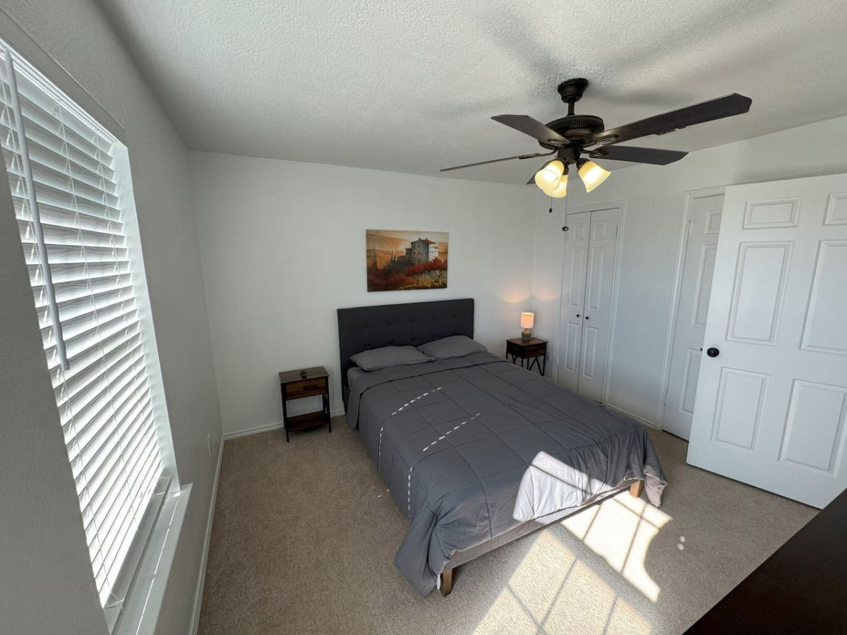 Cozy Condo in Baylor Bubble gallery image 2