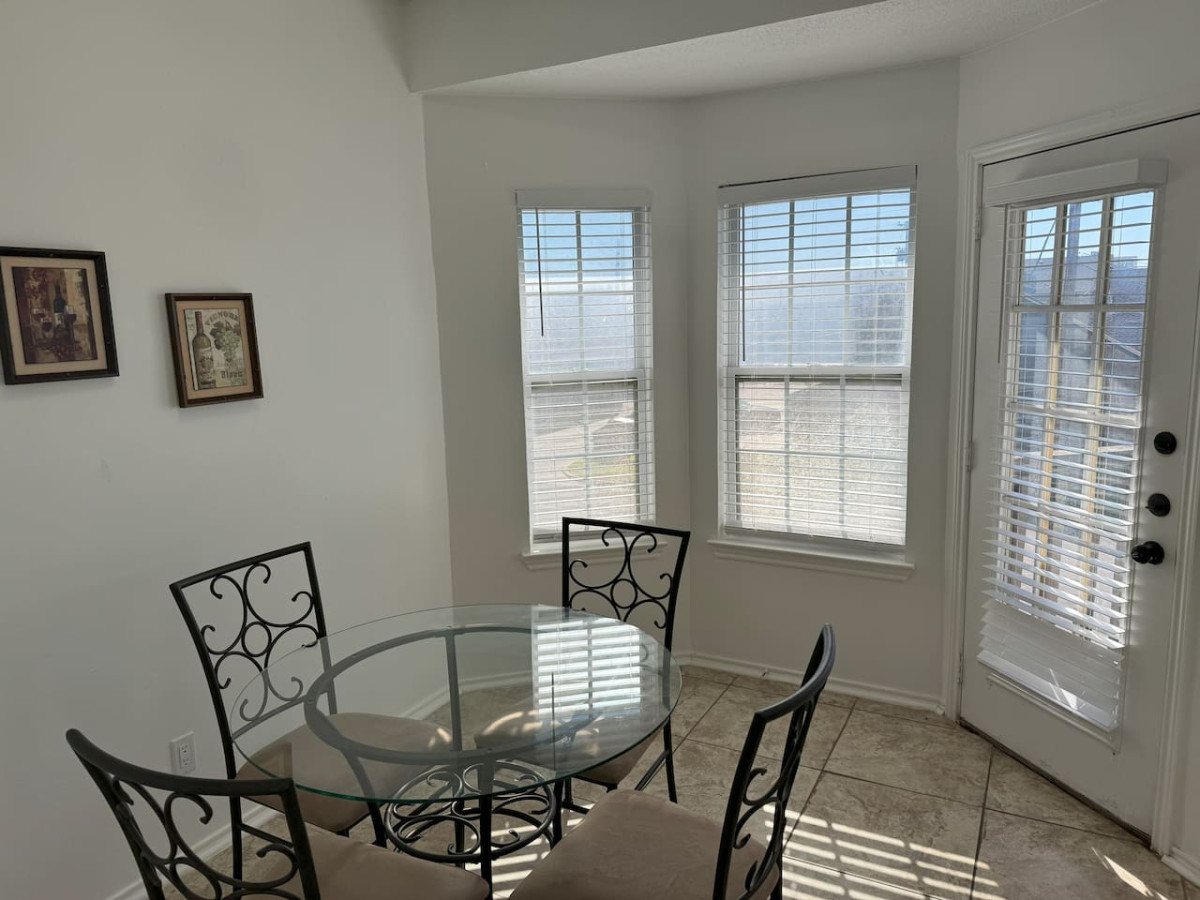 Cozy Condo in Baylor Bubble gallery image 3