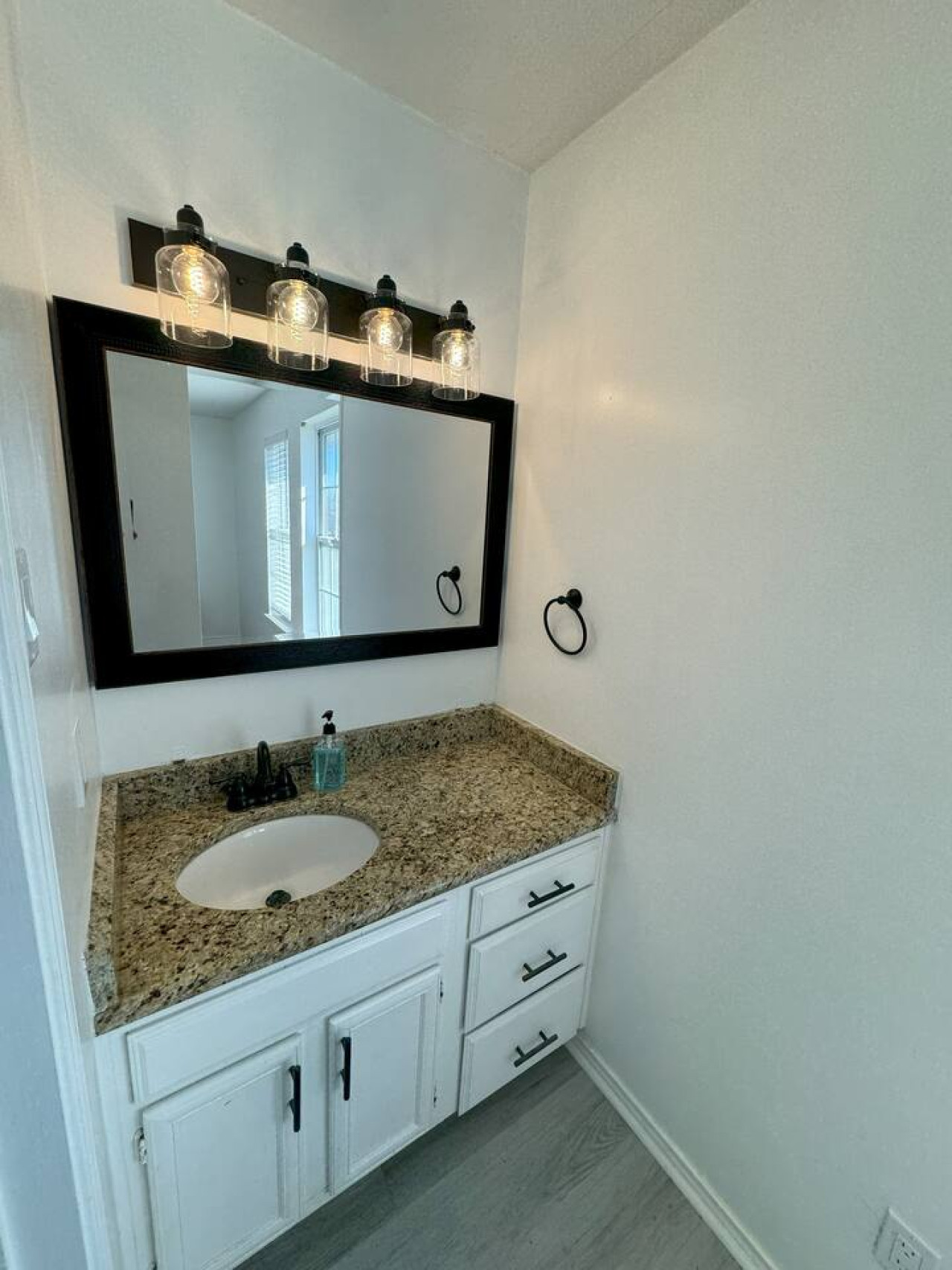 Cozy Condo in Baylor Bubble gallery image 6