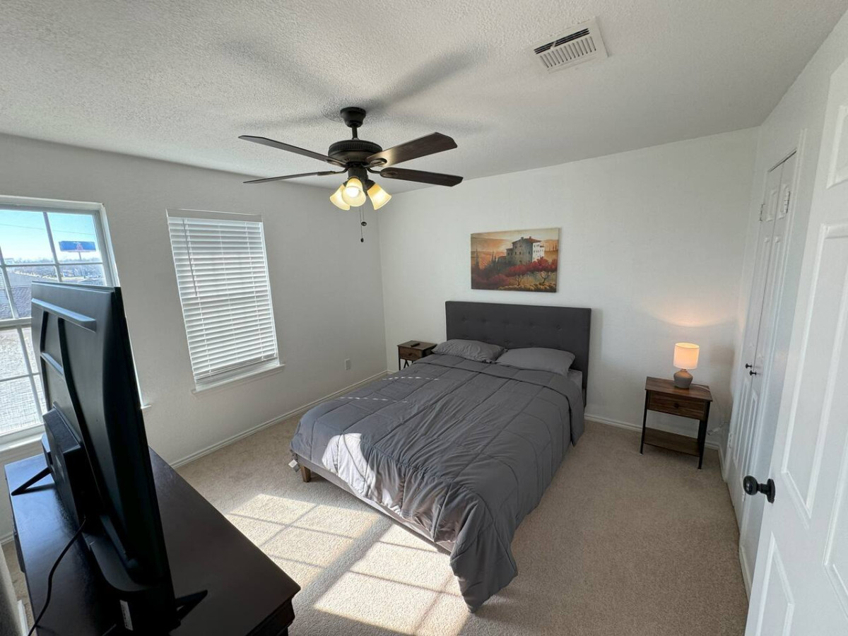 Cozy Condo in Baylor Bubble gallery image 9