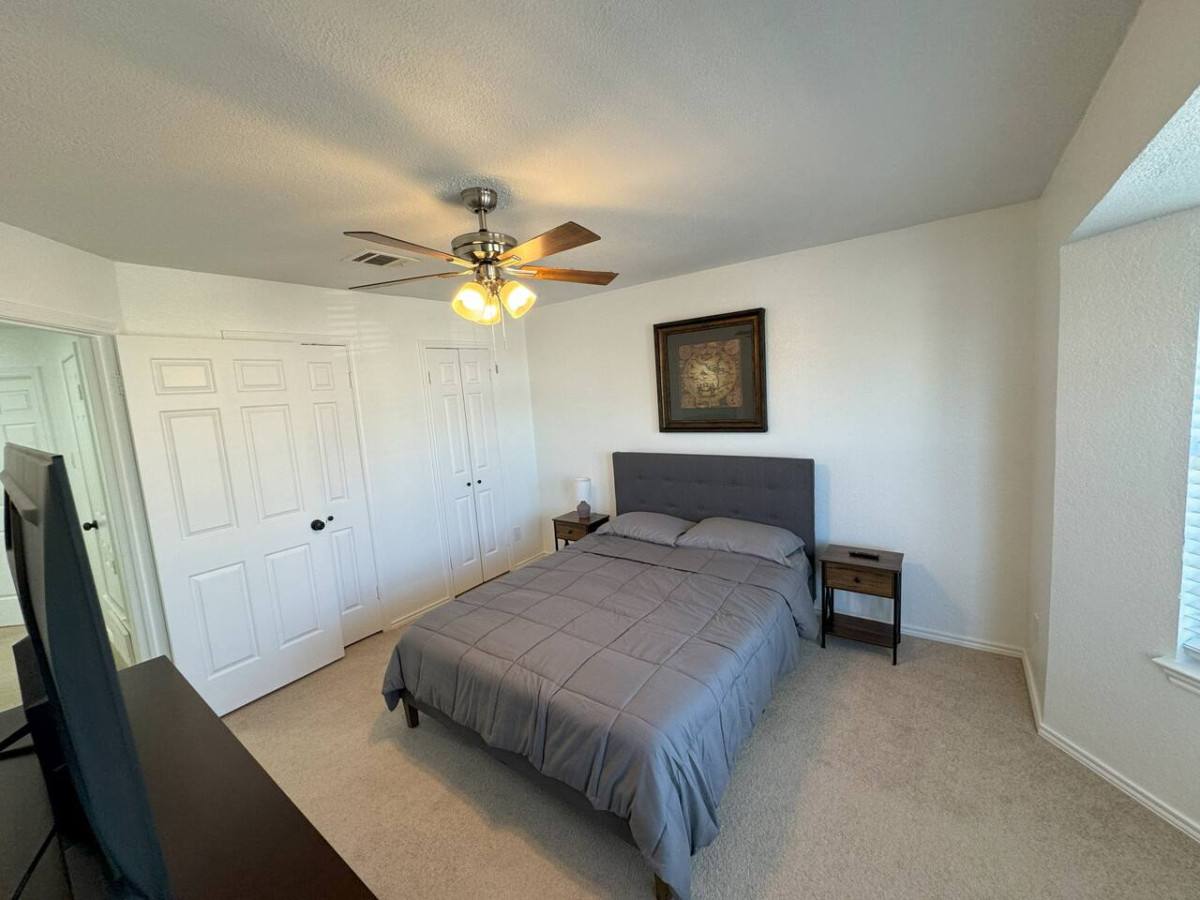 Cozy Condo in Baylor Bubble gallery image 10