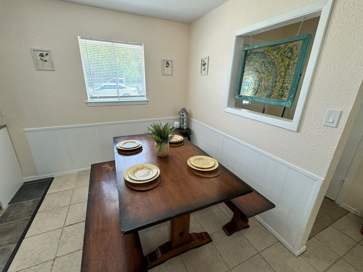 Rustic Charm near Domain, Q2 gallery image 2