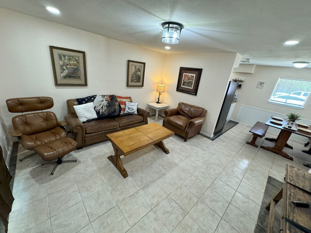 Rustic Charm near Domain, Q2 gallery image 10