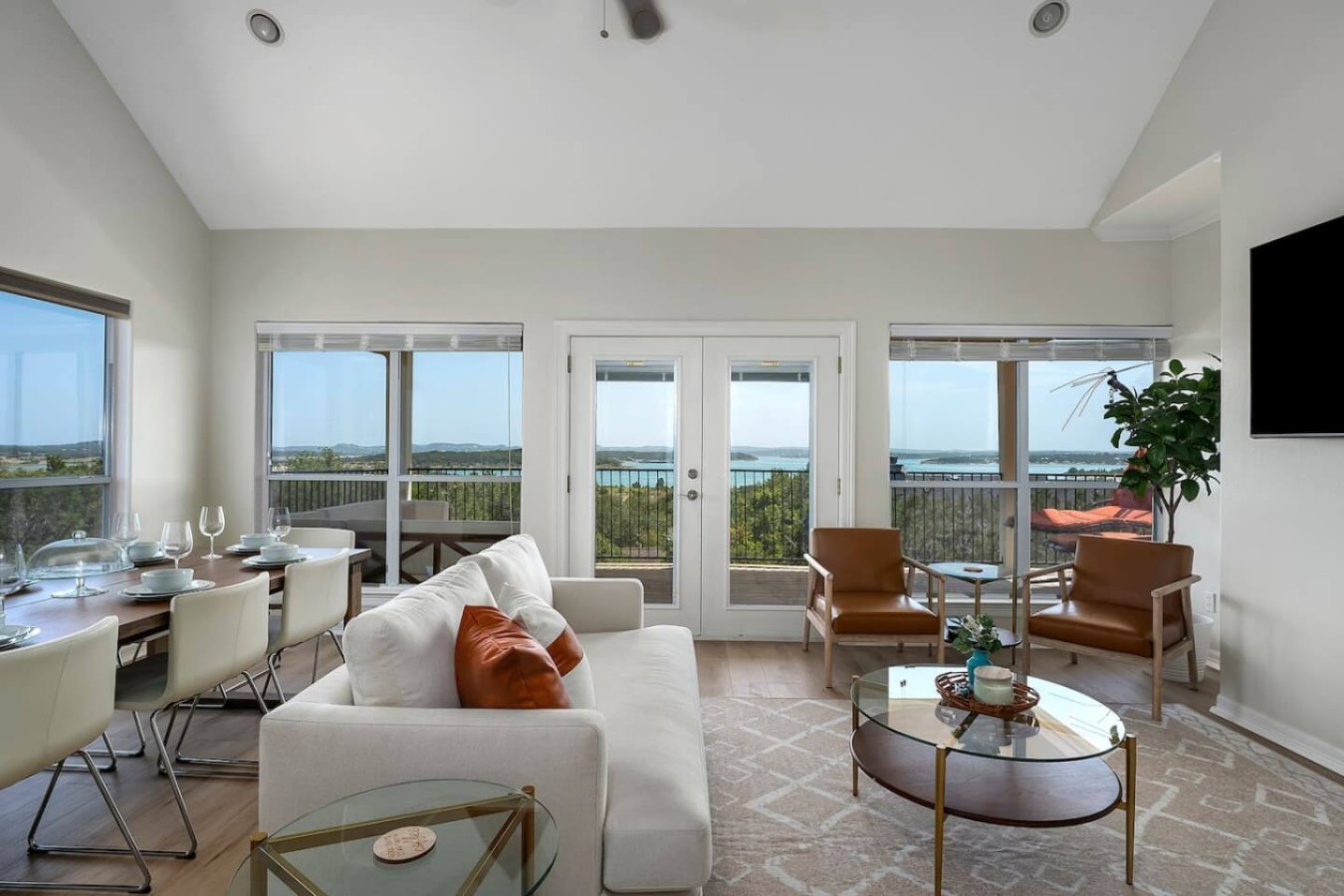 Serene Comfort in Canyon Lake gallery image 6