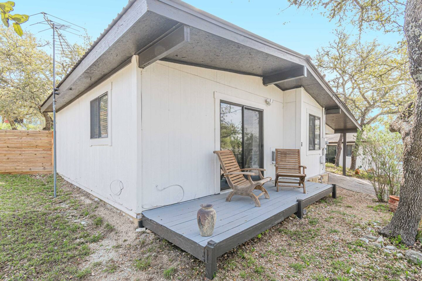 Rojo Puerta 302 in Wimberley gallery image 8